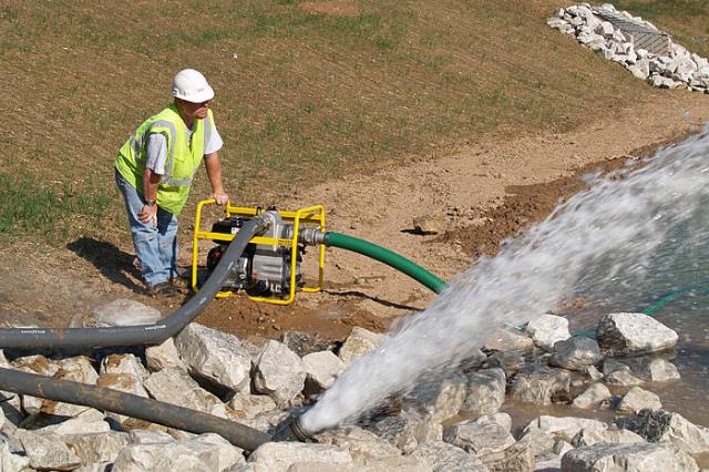 تخلیه با استفاده از پمپ‌های مکشی