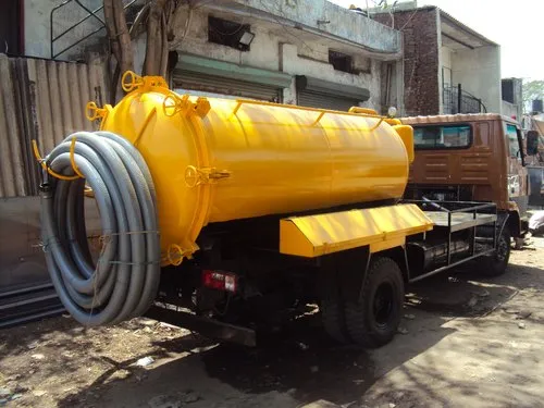 استفاده از دستگاه‌های مکنده و پمپ‌های خلا برای تخلیه چاه